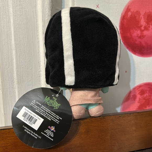 The Munsters - LILY MUNSTER Chibi Plush / Limited Edition / 7” / BRAND NEW - Picture 3 of 3